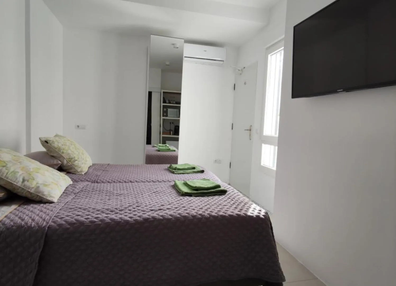 Sunny Private En Suite Room Marbella Spain